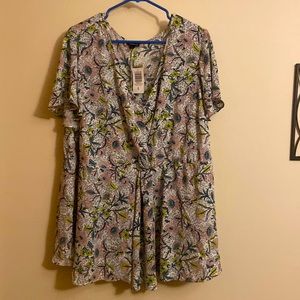 Torrid twist front top NWT Size 4